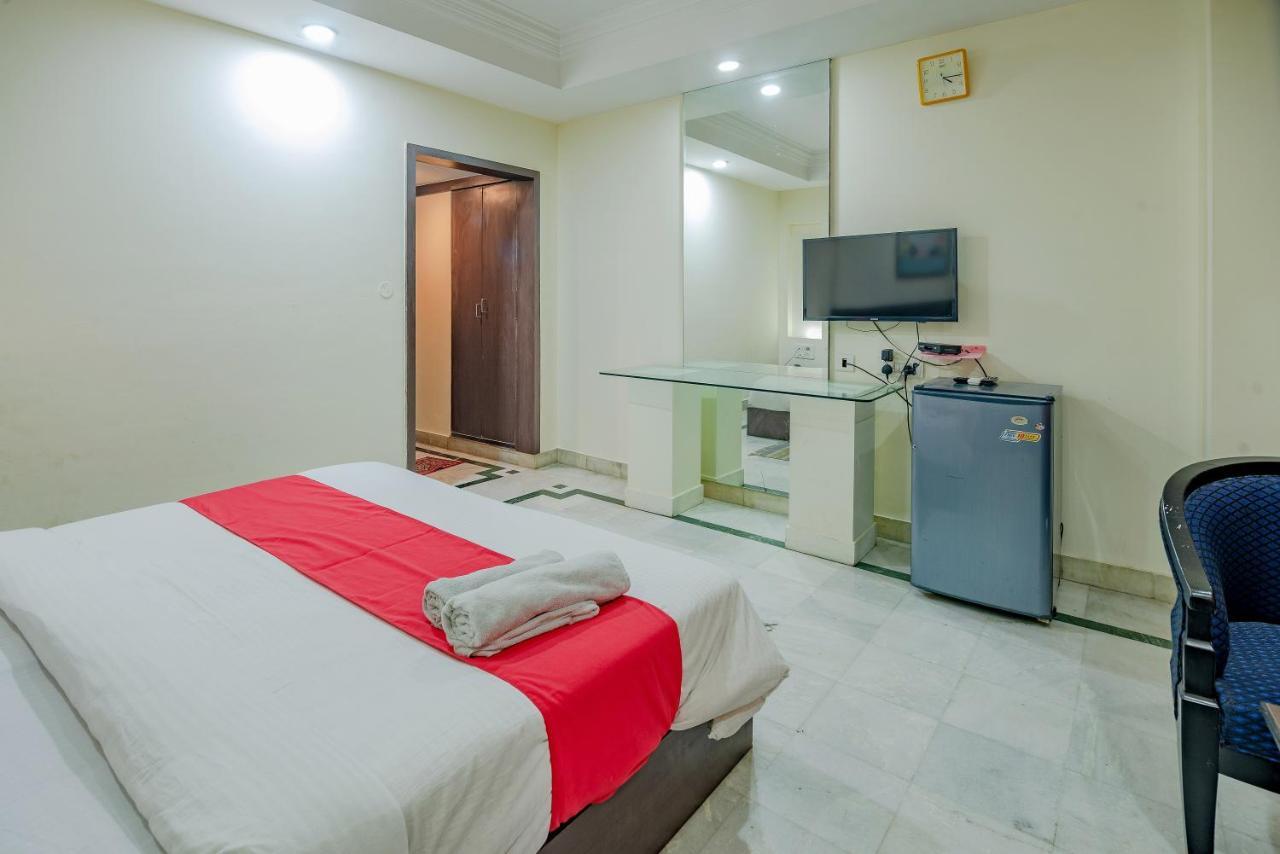 Ashish Hotel